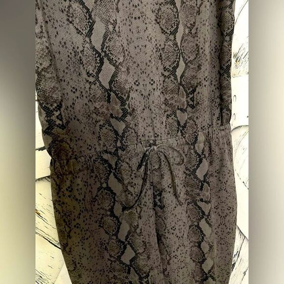 12 Thompson Sleeveless Jumpsuit Python L - Picture 4 of 8